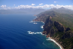 Korsika výhled z Capo Rosso