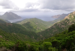 Korsika - výhled na hory a moře