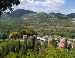 Černá Hora - městečko Virpazar