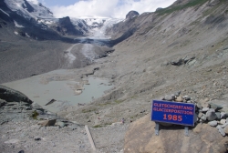 Ledovec Pasterze - výška ledovce v zimě v roce 1985