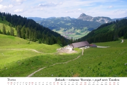 Kalendář 2021 - Rakousko, restaurace Usseralpe, v pozadí město Tannheim