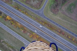 Let balónem nad Žatcem a okolím - pohled na dálnici D7