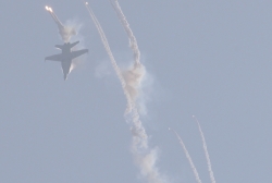 NATO days 2014 - vysoká pilotáž F-18