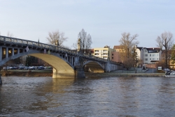 Nymburk během zimy - starý železobetonový most pro automobily