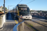 Portugalsko - Porto - metro na mostě Dom Luís I