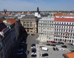 Praha - Jindřišská věž, výhledy z věže na pražská panoramata. Zde budova ČNB.