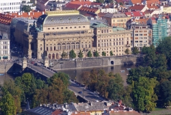 Praha - Petřínská rozhledna, pohled na Národní divadlo