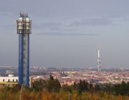 Praha - Prokopské a Dalejské údolí, vodárenská věž Děvín a Žižkovská televizní věž