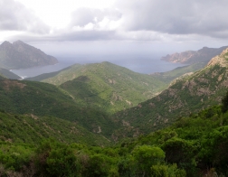 Korsika - výhled na hory a moře
