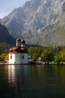 Německo - jezero Konigssee a kostel Sv. Bartoloměje